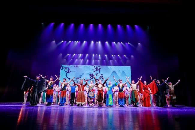 谢幕.jpg 谢幕.jpg