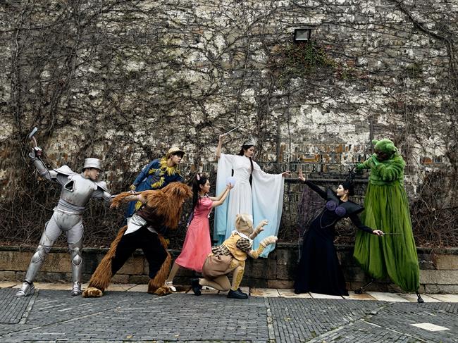 19.第九届乌镇戏剧节 古镇嘉年华剧目《踪》(1).jpg